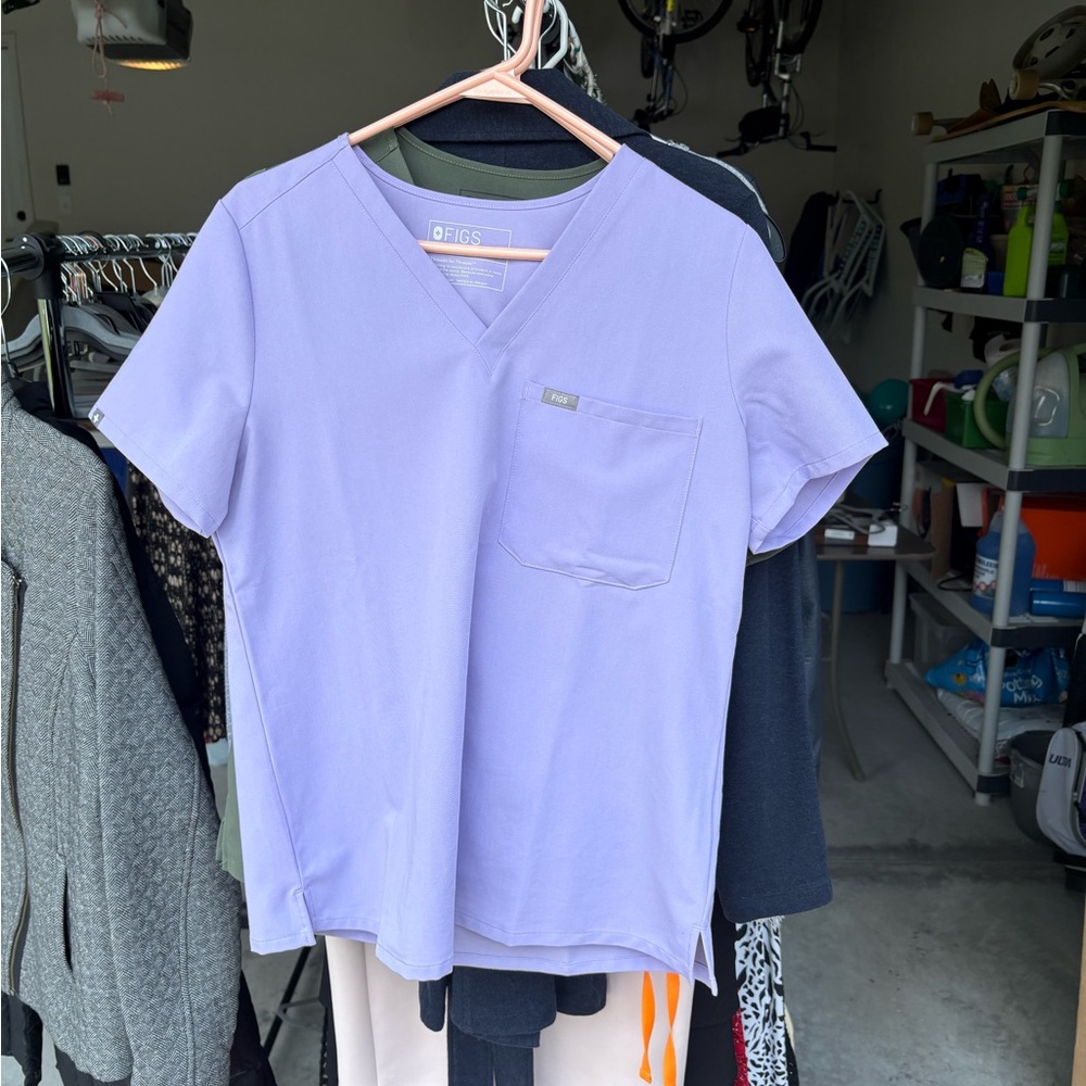 Figs Lavender V-Neck Scrub Top and Jogger Pants